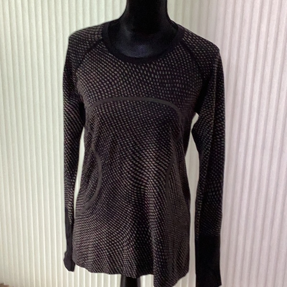 Lululemon Swiftly Tech Long Sleeve 2.0 RARE Grid Warp
Black / Neon Multi